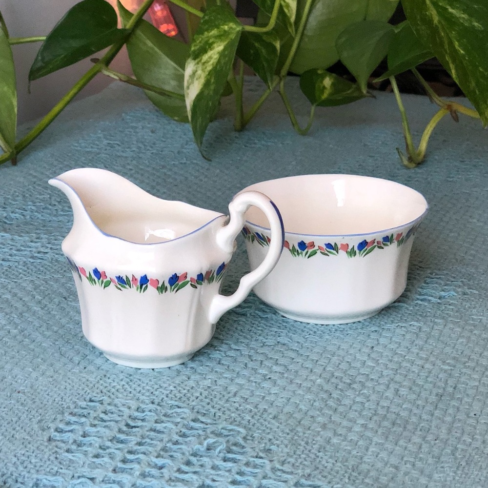 💜 3/$15 Vintage Adderley cream & sugar set